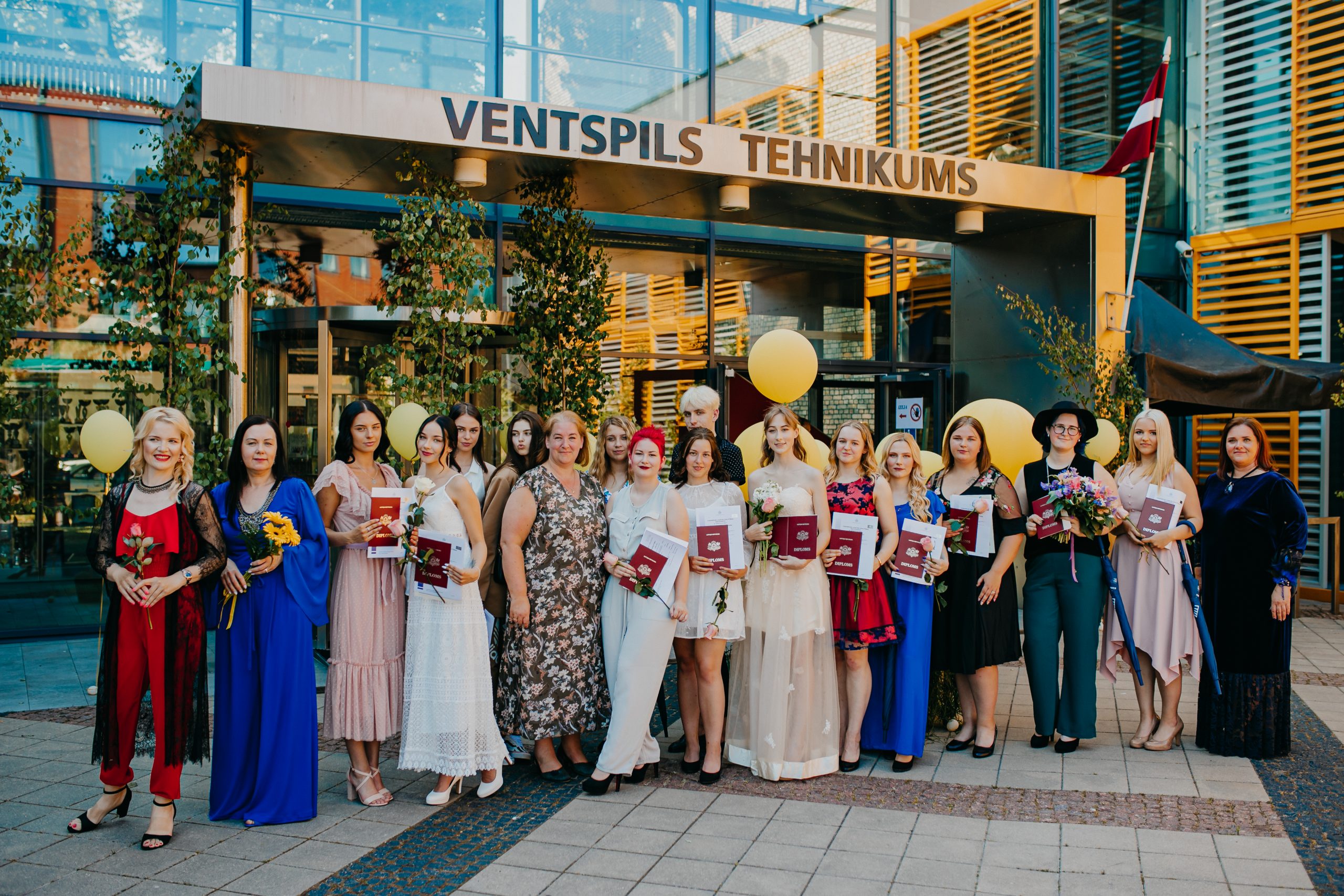 Ventspils Tehnikumā diplomus iegūst 150 jaunie profesionāļi