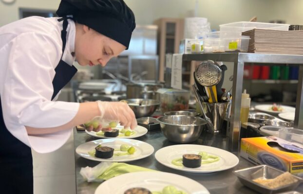 Ventspils Tehnikums aicina pieteikties profesionālajam kvalifikācijas eksāmenam “Pavārs”