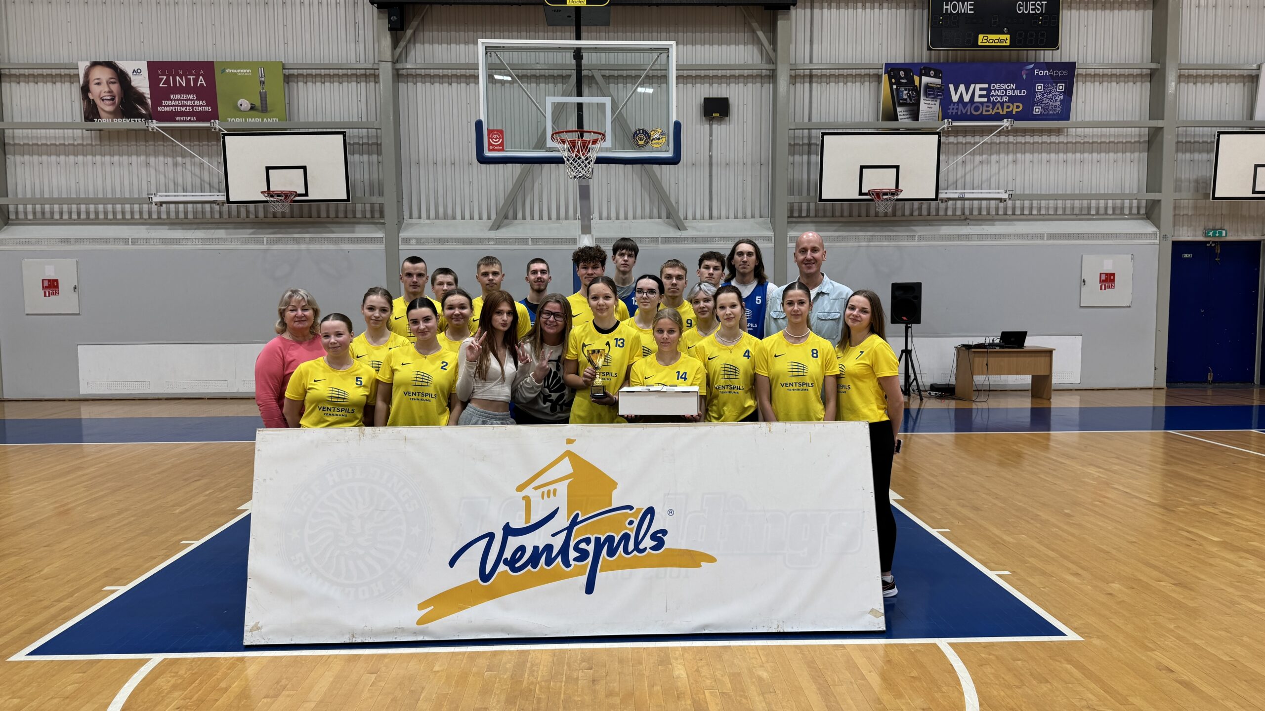 Aizvadīts Ventspils tehnikuma organizēts sporta spēļu turnīrs vidusskolēniem