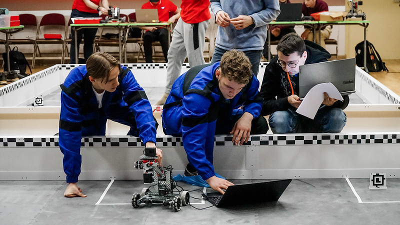 Ventspils tehnikuma izglītojamie iekļūst “SkillsLatvia” finālā kategorijā “Mobilā robotika”