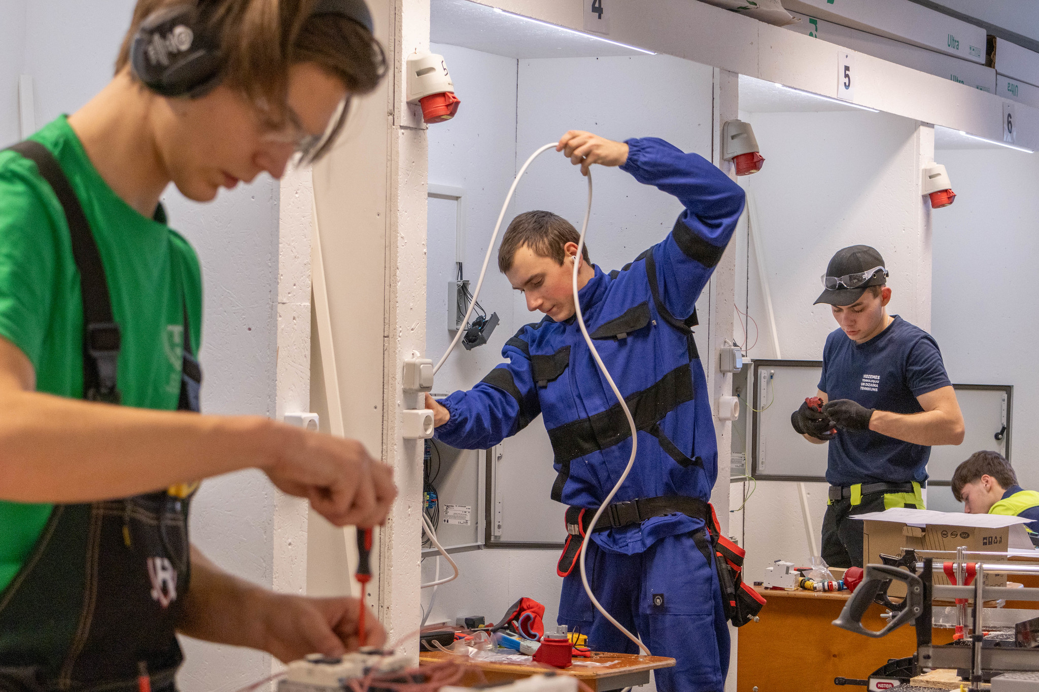 Ventspils tehnikuma topošie elektrotehniķi iekļūst “SkillsLatvia 2026” finālā kategorijā “Elektriskās instalācijas”